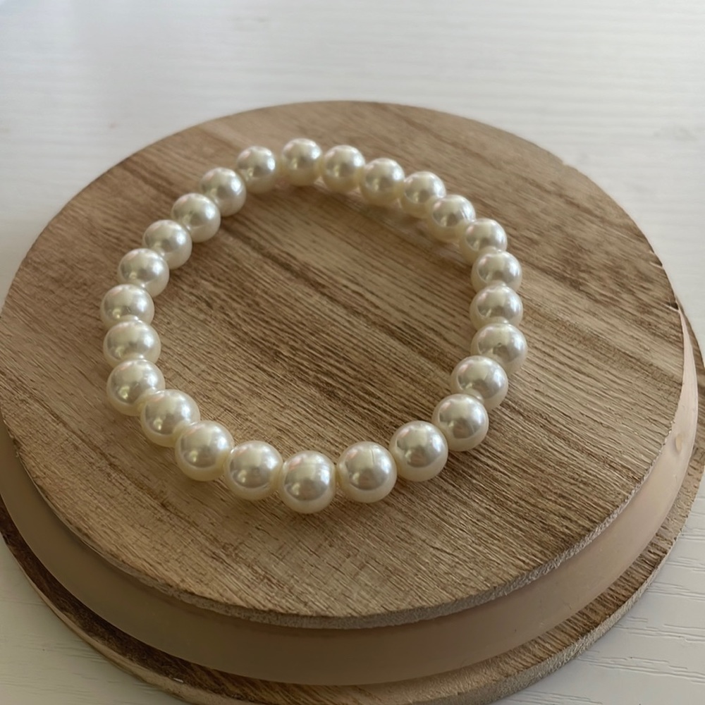 Perl bracelet. Rarely used and in amazing shape.